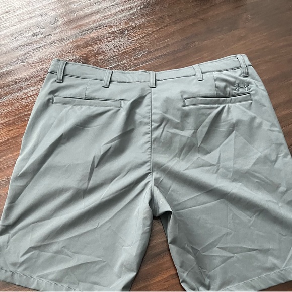 EUC Under Armour short Heat Gear Size 42 - Picture 10 of 12
